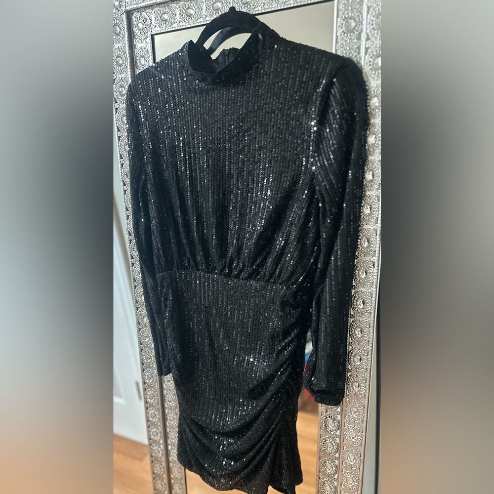 Mock Neck Ruched Sequin
Bodycon Dress